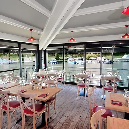 Relais Fasthotel Port Lauragais Szálloda